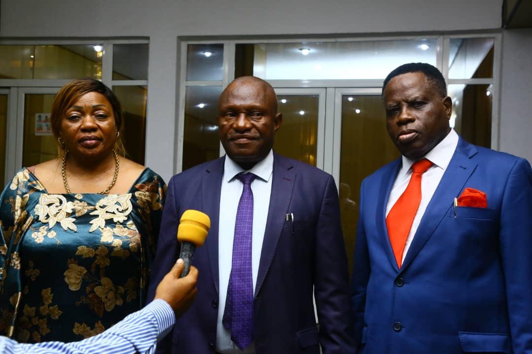Le Gouverneur de la province du Kwilu au milieu de ses collègues s'exprime devant la presse après leur rencontre avec le chef de l'État Félix Antoine Tshisekedi Tshilombo