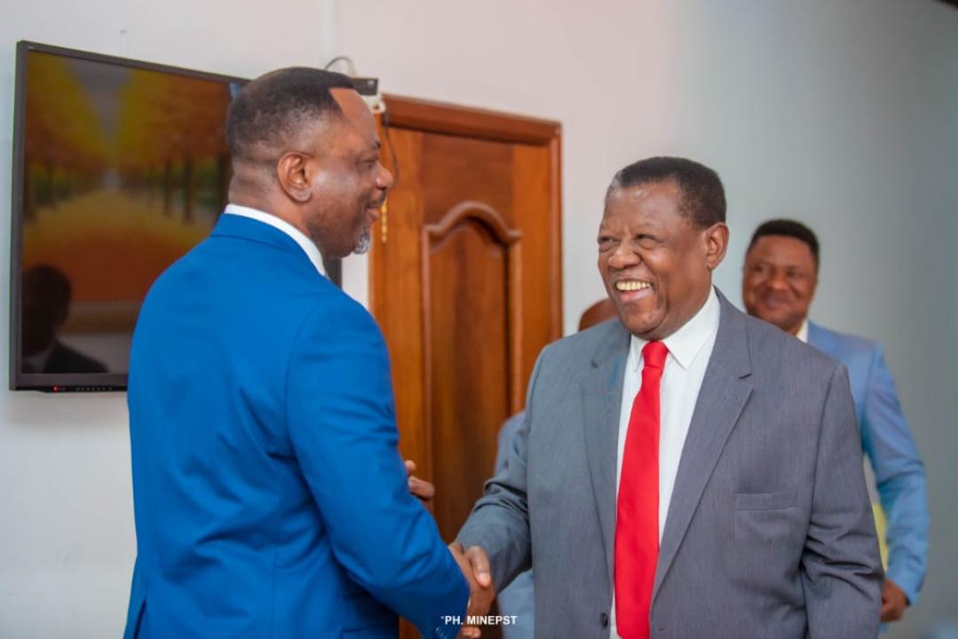 Le ministre de l'ESU Tony Mwaba et Lambert Mende