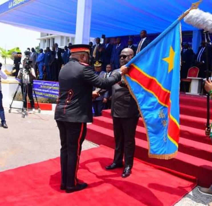Le Lieutenant-Général Christian Tshiwewe prend l'étandard de l'État Major-Général des FARDC au près du chef de l'État