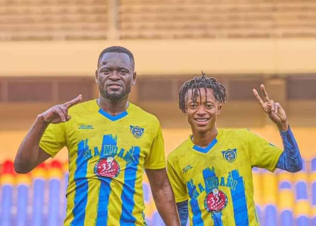 Patou Kabungu et son coéquipier du FC Saint-Éloi Lupopo, au stade des martyrs. [Photo d'illustration]