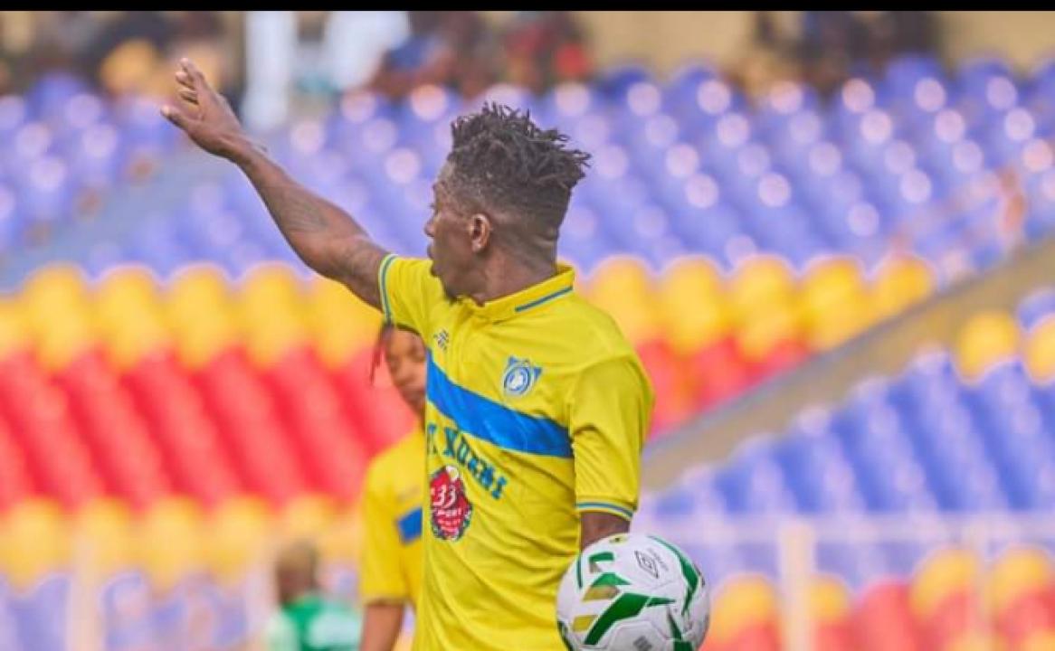 L'attaquant du FC Saint-Éloi Lupopo, Jean-Marc Makusu Mundele, au stade des martyrs de Kinshasa.
