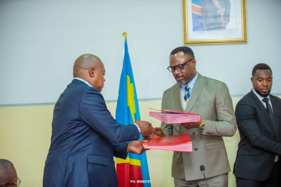 Cérémonie de la signature de protocole d'accord entre le ministre de l'EPST, Tony Mwaba Kazadi et le représentant du BCECO