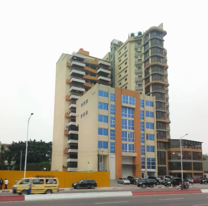 Les immeubles de Didace Kinwani sur le boulevard du 30 juin.