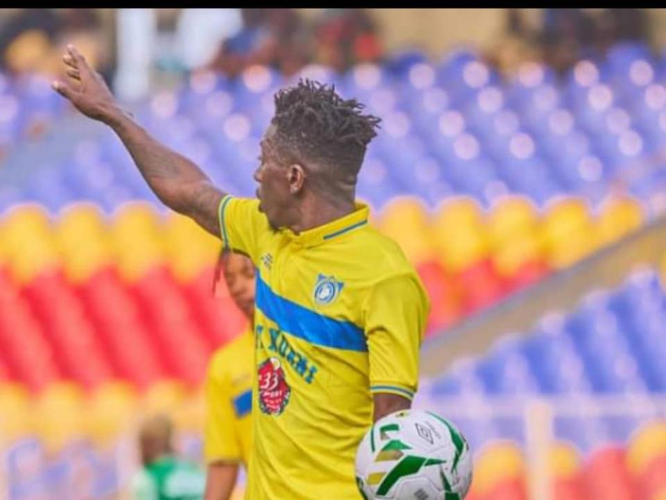 L'attaquant du FC Saint-Éloi Lupopo, Jean-Marc Makusu Mundele, au stade des martyrs de Kinshasa.