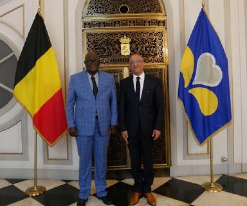 De gauche à droite, le président de l'Assemblée provinciale du Kongo central JC Vuemba et le président du parlement bruxellois, Rachid Madrane