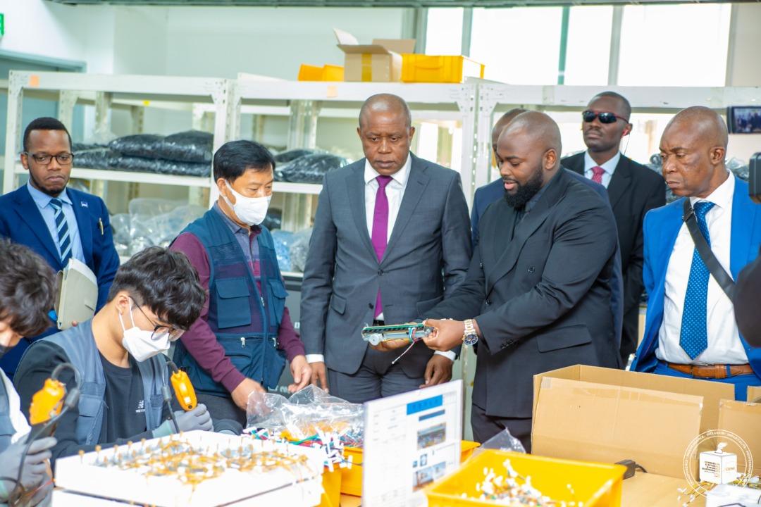 Le président de la CENI Denis Kadima lors de sa visite d'inspection à Miru Systems