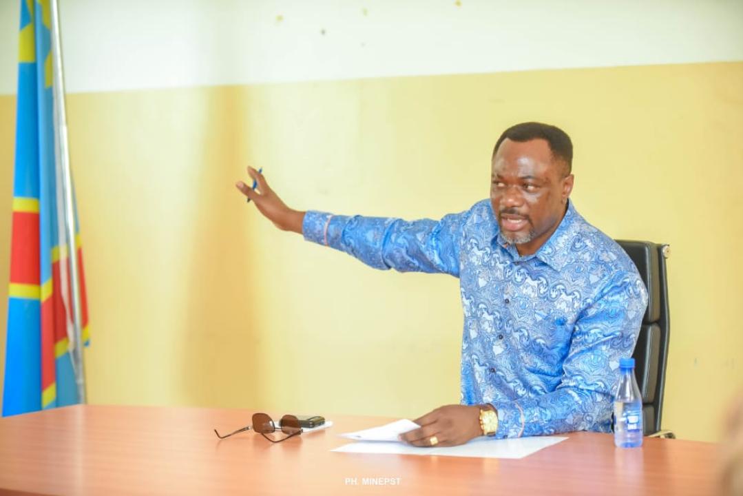 Le ministre de l'EPST Tony Mwaba s'exprimant devant les inspecteurs