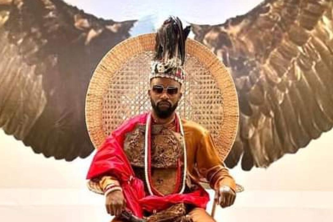 Fally Ipupa lors de son intronisation comme prince de la culture Anamongo.