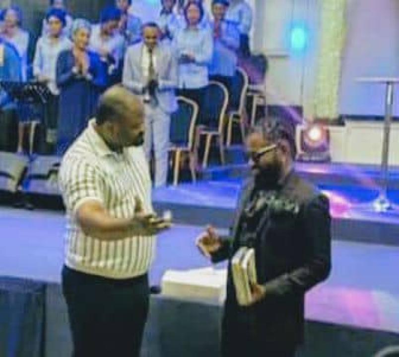 Moïse Mbiye et Ferré Gola à l'église Cité Béthel. [Photo d'illustration]