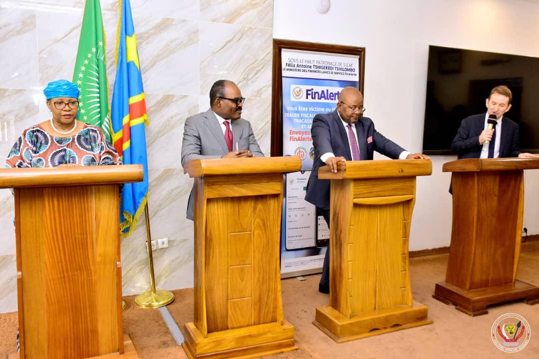 De gauche à droite, Malangu Kabedi (Gouverneure de la Banque Centrale du Congo, Nicolas Kazadi (Ministre des finances), Aimé Boji Sangara (Ministre d'État en charge du budget) et le représentant pays du FMI.