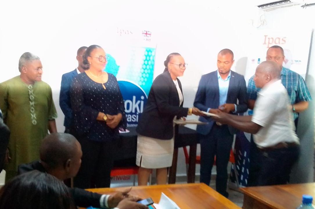 Remise des brevets de participants à l'atelier de renforcement des capacités sur les soins complets d'avortement de la femme organisée au Kasaï