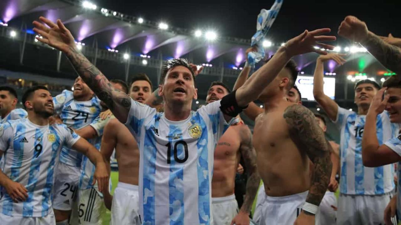 Lionel Messi en plus célébration d'un but avec ses coéquipiers de l'albiceleste. [Photo d'illustration]