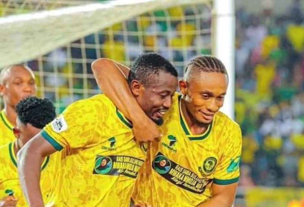 Yannick Bangala en pleine célébration d'un but avec son compatriote, Djuma Shabani. [Photo d'illustration]