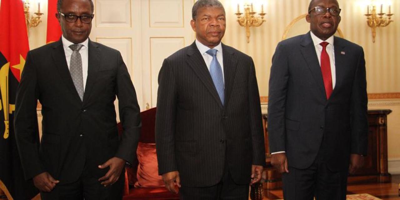 De gauche à droite, le ministre rwandais des affaires étrangères Vincent Biruta, le président angolais Joao Lourenço et le vice-premier ministre congolais des affaires étrangères Christophe Lutundula
