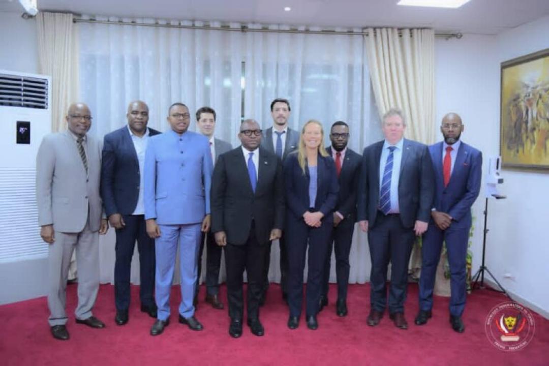 Le Premier Ministre Jean-Michel Sama Lukonde et la délégation du Groupe Fortescue Future Industries, mercredi 30 décembre à Kinshasa
