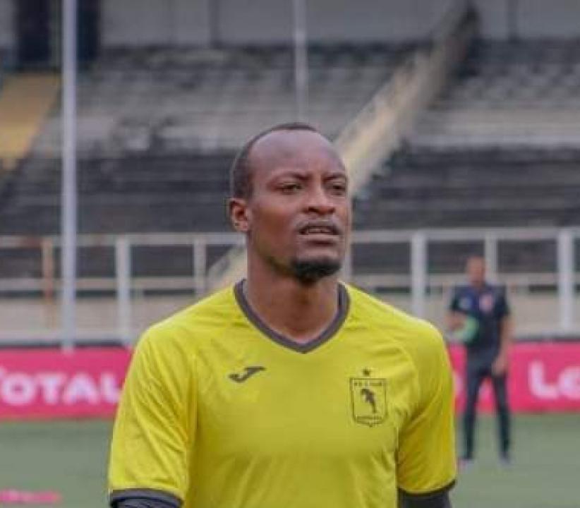 Simon Omossola sous les couleurs de l'AS VClub, au stade des martyrs de Kinshasa.