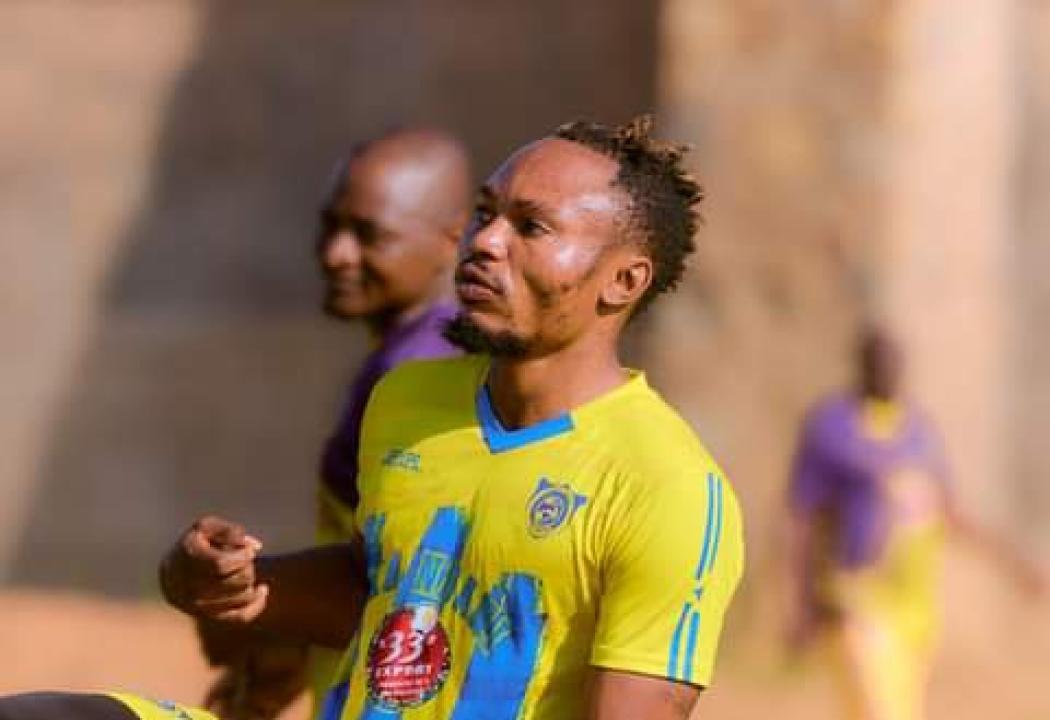 Le défenseur central du FC Saint-Éloi Lupopo, Peter Ikoyo.