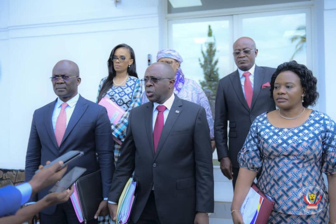 Le ministre du plan Christian Mwando entrain de faire le compte rendu de la réunion hebdomadaire du comité de conjoncture tenu, ce mercredi 07 décembre