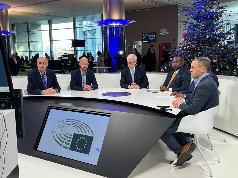 Le MinÉtat Guy Loando Mboyo sur le plateau de la presse de l'Union européenne
