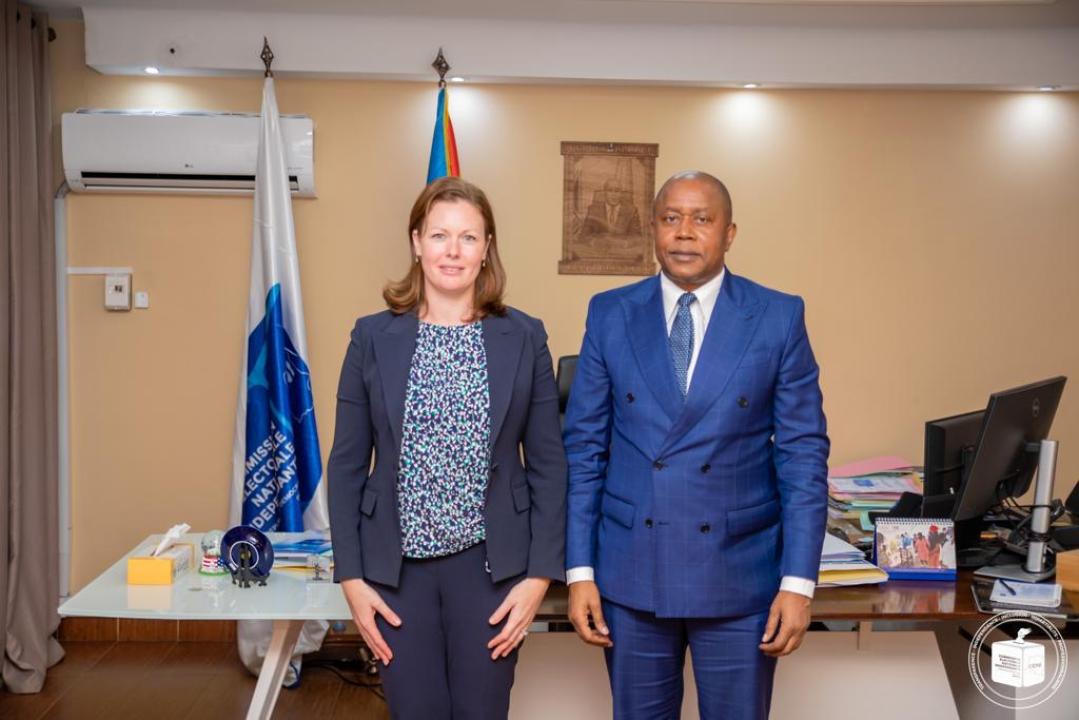 Le Président de la CENI Denis Kadima et Mme Emily Maltman, ambassadeur du Royaume-Uni