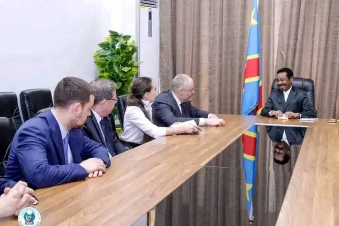 La délégation Russe et Christophe Mboso