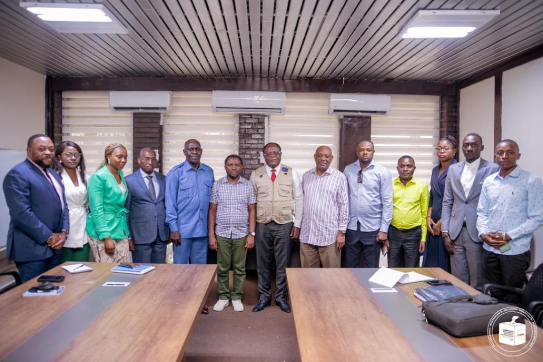 Le deuxième vice-président de la CENI et les membres de l'UJECO