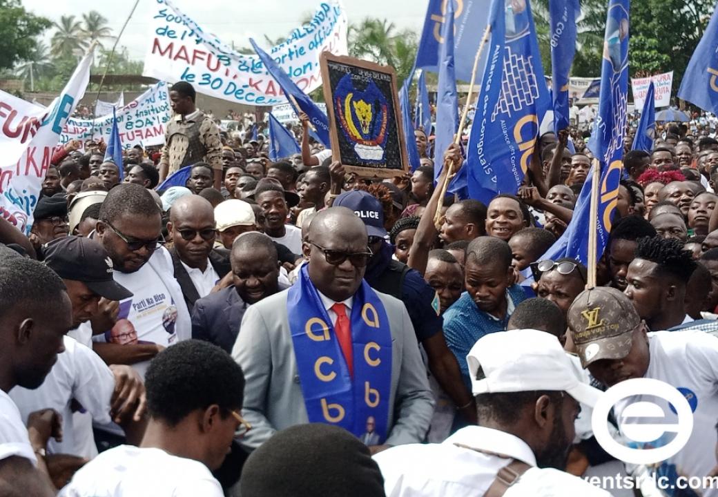 Le député Guy Mafuta enfoiré des cadres et militants de l'ACB lors du lancement de ce parti, vendredi 30 décembre 2022