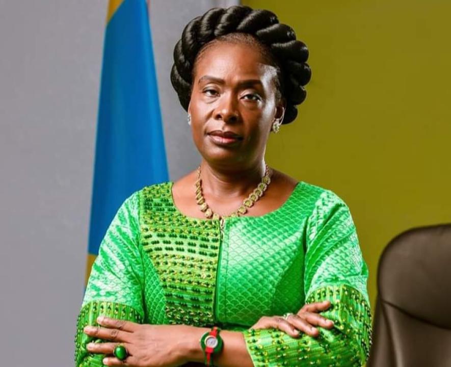 Adèle Kayinda Mayina, Ministre d'État en charge du portefeuille