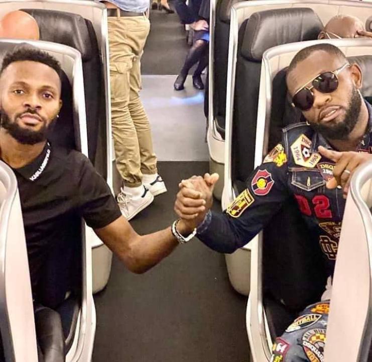 Héritier Wata et Fabregas à bord d'un avion. [Photo d'illustration]