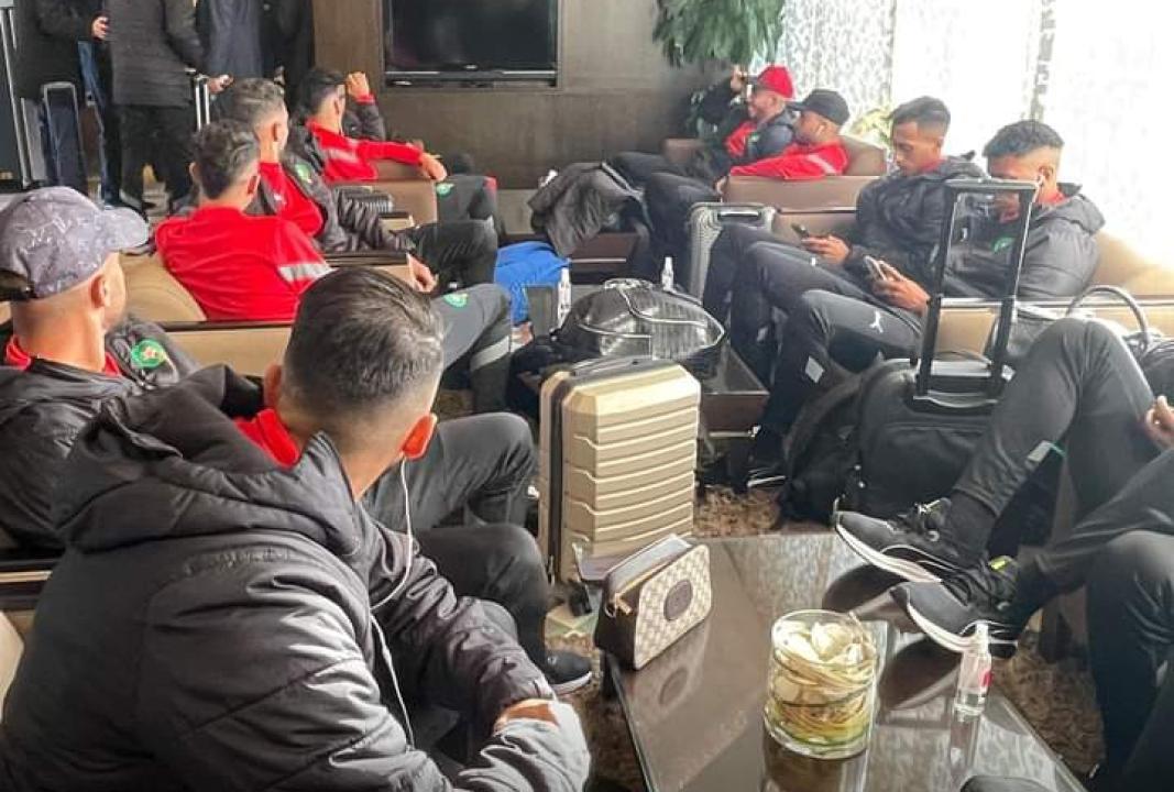 Les Lions de l'Atlas U23 locaux à l'aéroport de Rabat en partance pour Constantine.