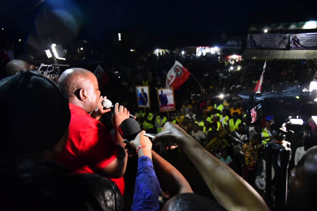 Le ministre d'État Aimé Boji s'entretient avec la population de Shabunda dans la Province du Sud-Kivu
