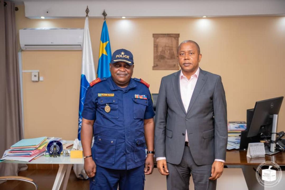Le commissaire provincial de la Police nationale pour la ville de Kinshasa, Sylvano Kasongo et Denis Kadima, président de la CENI