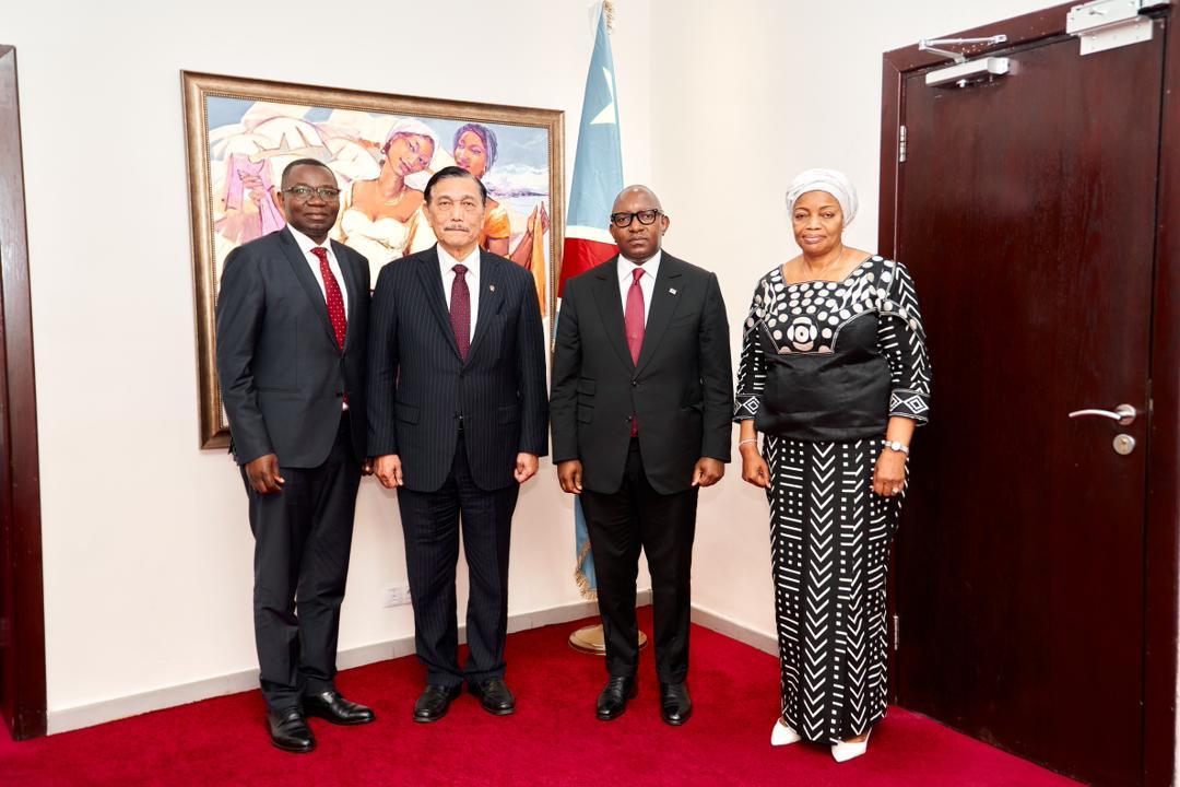 Le Premier Ministre Sama Lukonde entouré de son homologue indonésien et de la VPM en charge de l'environnement Ève Bazayiba Masudi