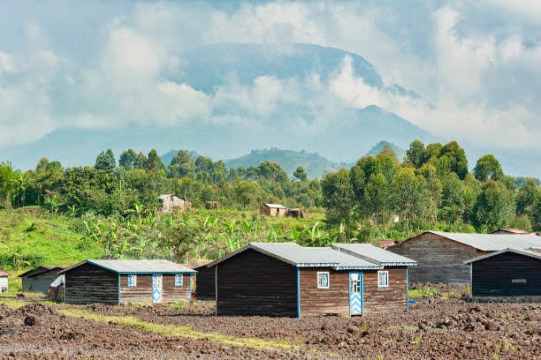 Des maisons nouvellement construites dans la coulée de lave du volcan Nyiragongo au Nord-Kivu [ photo d'illustration]