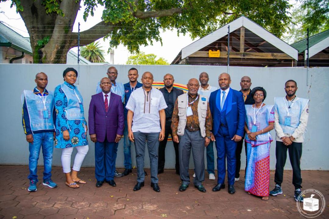 Le Président de la CENI, Denis Kadima et l'équipe de la centrale électorale en Afrique du Sud