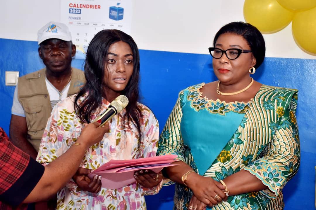 Mdme Rachel Mukasa remercie la CENI après le prix d'honneur lui décerné