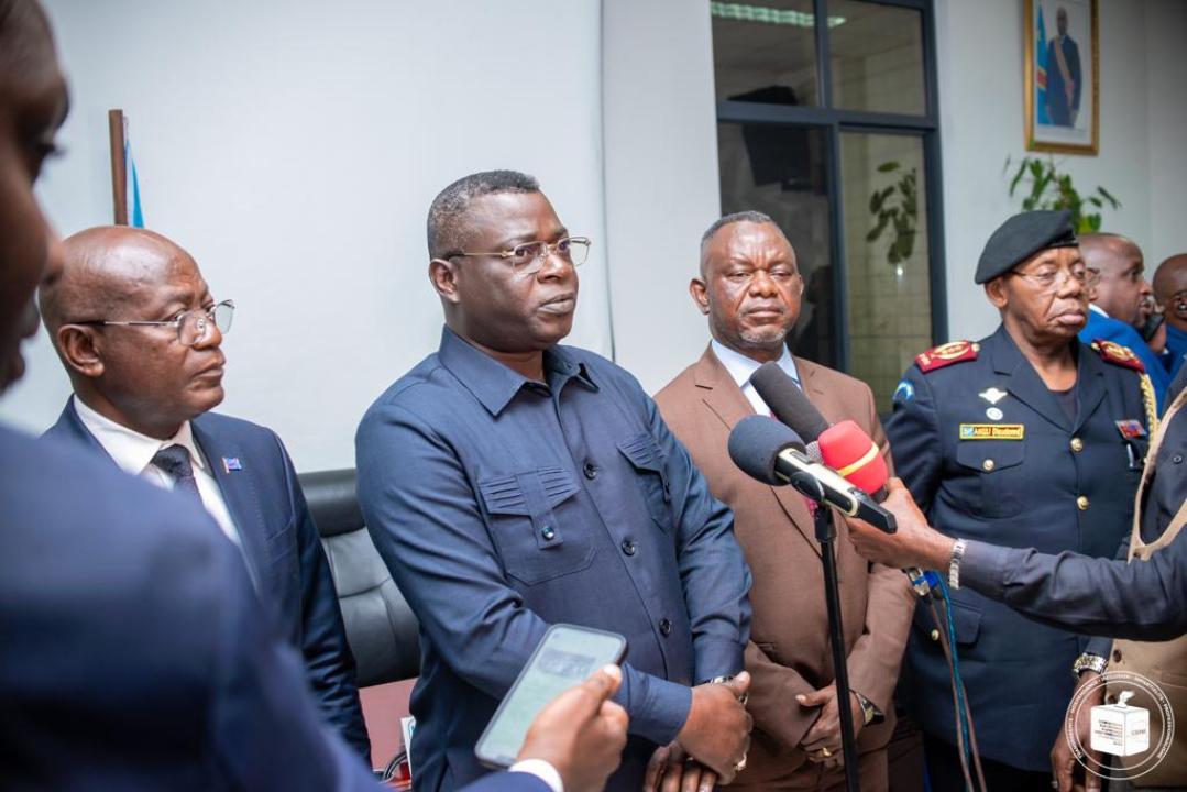 Le premier vice-président de la CENI remercie, à côté du VPM de l'intérieur, le comité de pilotage pour l'assurance donnée à la centrale électorale sur la sécurisation du personnel et du matériel concernant l'enrôlement dans l'aire opérationnelle 3