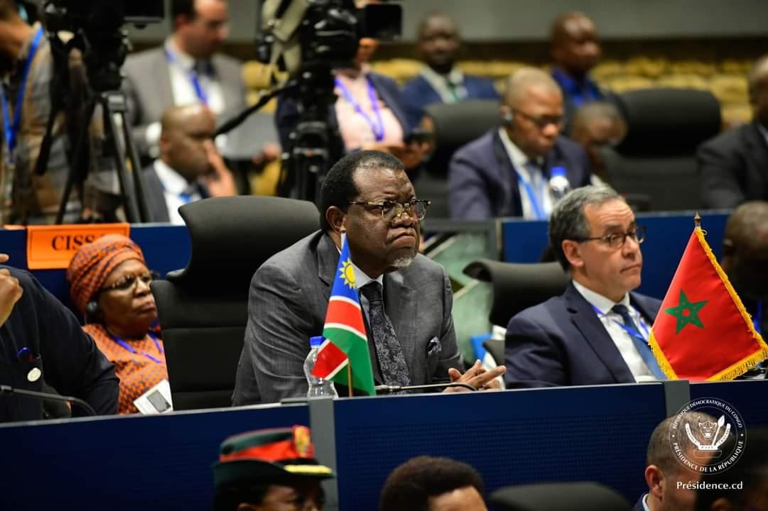 Le président namibien et le chef du gouvernement marocain participant à huis clos des chefs d'État africains à Addis-Abeba (Union Africaine)