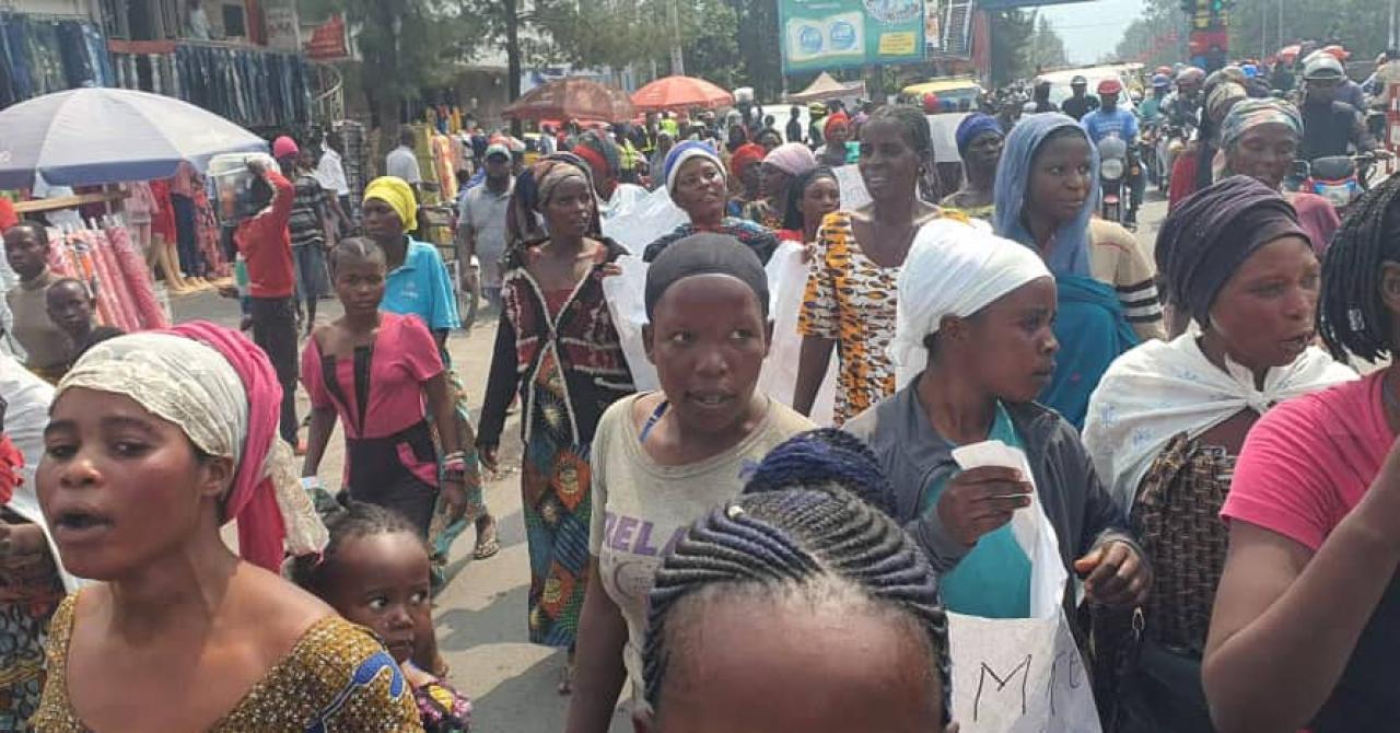 Des déplacés lors d’une manifestation pacifique Vendredi 17 février 2023 dans la ville de Goma au Nord-Kivu