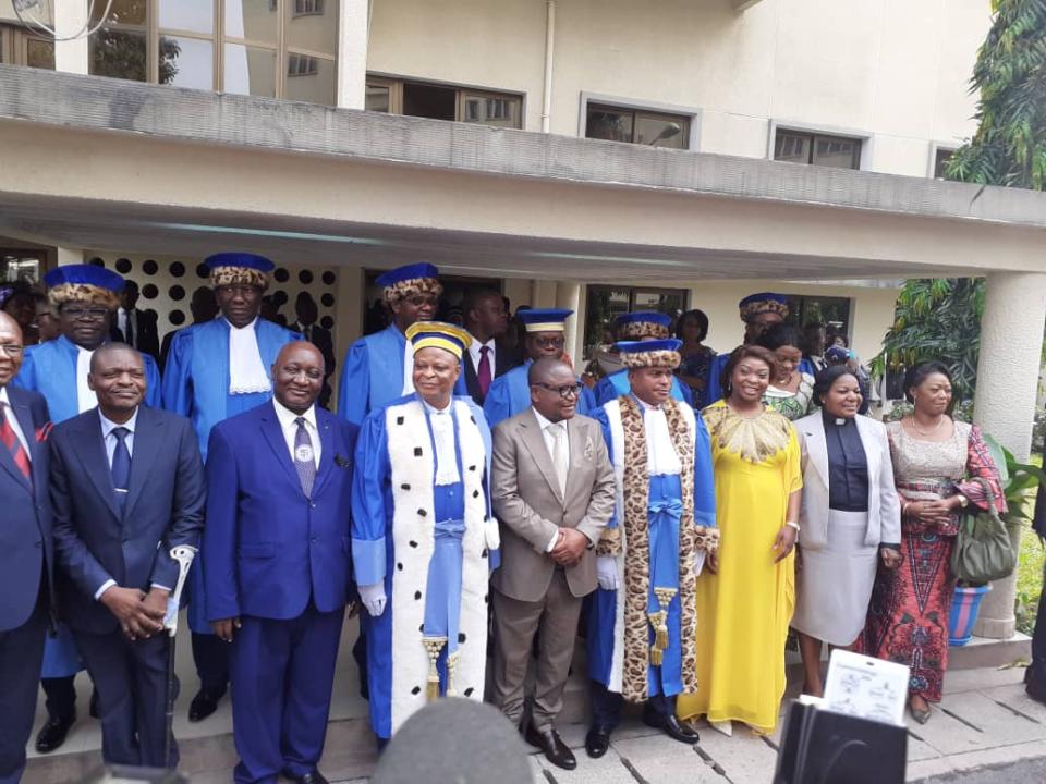 Les nouveaux membres de la CNDH posent avec les Hauts magistrats du pays dont le Président de la Cour Constitutionnelle