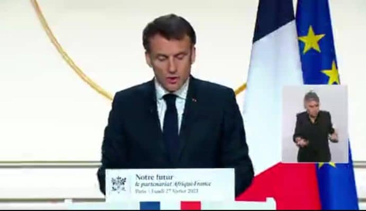 Le président français, Emmanuel Macron prononçant son discours, ce lundi 27 février ,au palais présidentiel