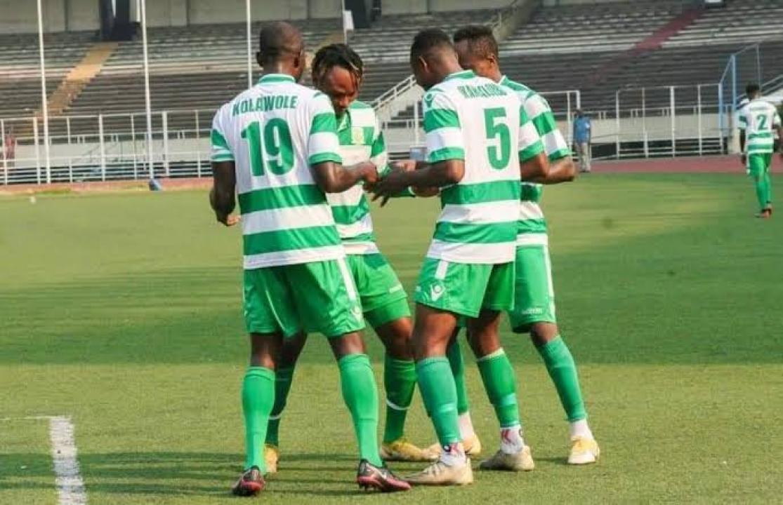 Célébration des joueurs du DCMP dans un match de la Ligue Nationale de Football