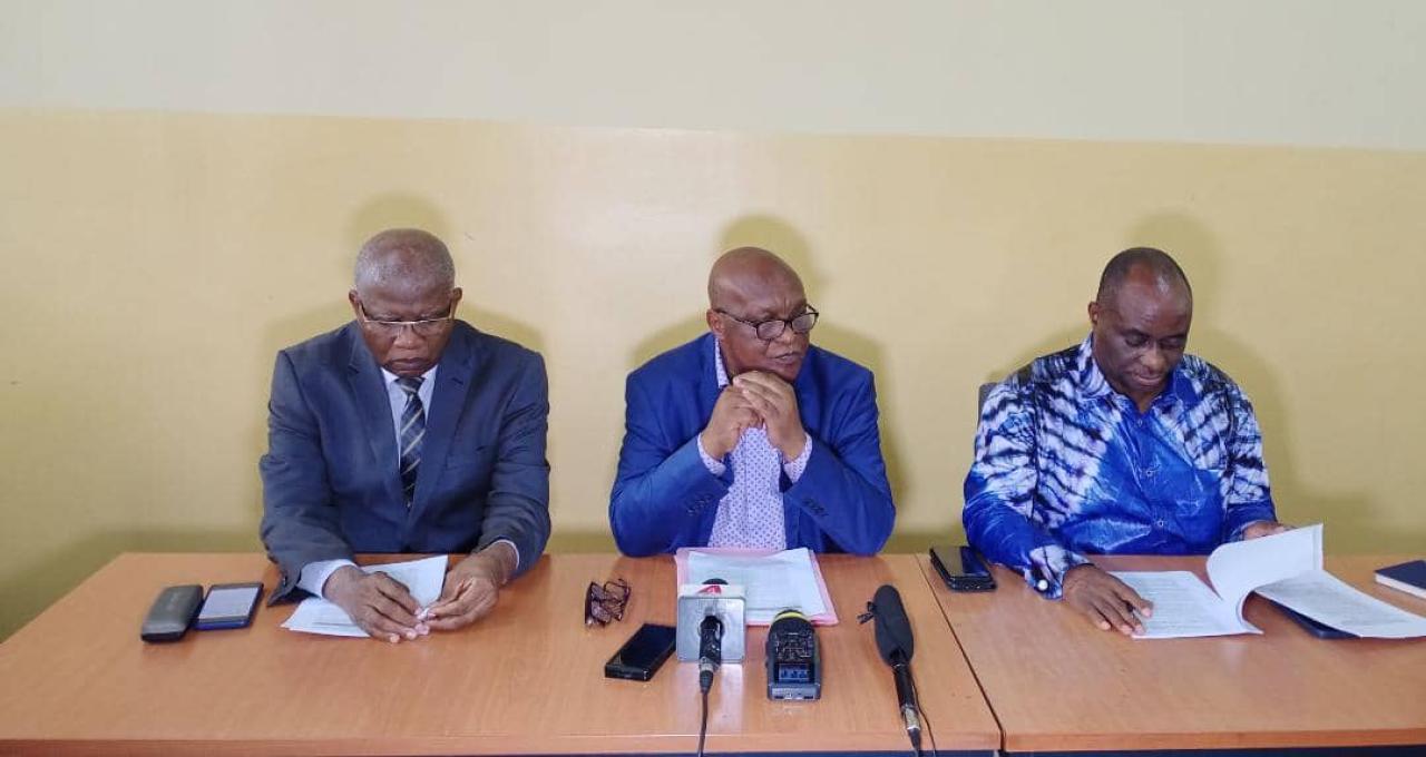 De gauche à droite, le PCA de l'ODEP Mr Florimond Muteba, le Président de l'ACAJ Georges Kapiamba et Abraham Djamba, secrétaire exécutif du REGED