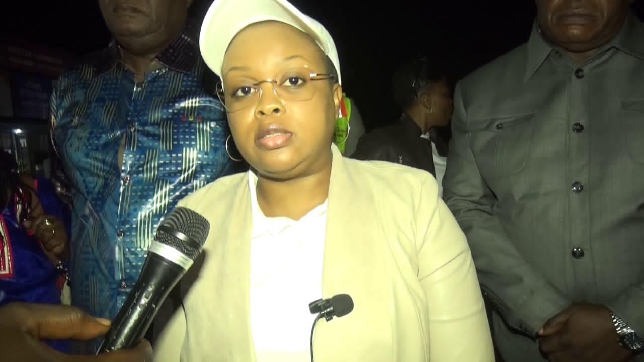Christelle Muabilu, DGA de l'OCC répond à la préoccupation des journalistes à descente d'avion à l'aéroport de Loano à Lumbashi
