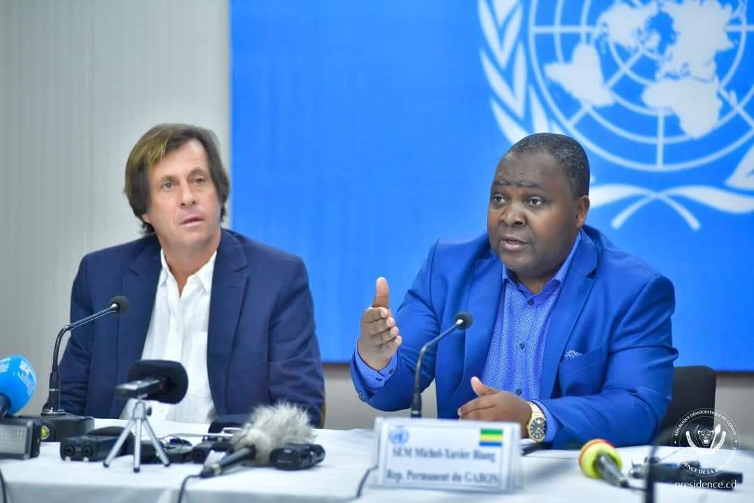 De gauche à droite,  Nicolas Rivière et Michel Blanc, deux ambassadeurs de la France et du Gabon à l'ONU lors d'un point de presse