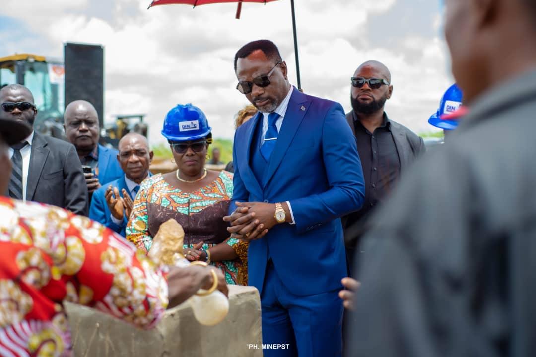 Le ministre de l'EPST, le professeur Tony Mwaba lance les travaux de construction de 150 écoles à partir de Kinshasa