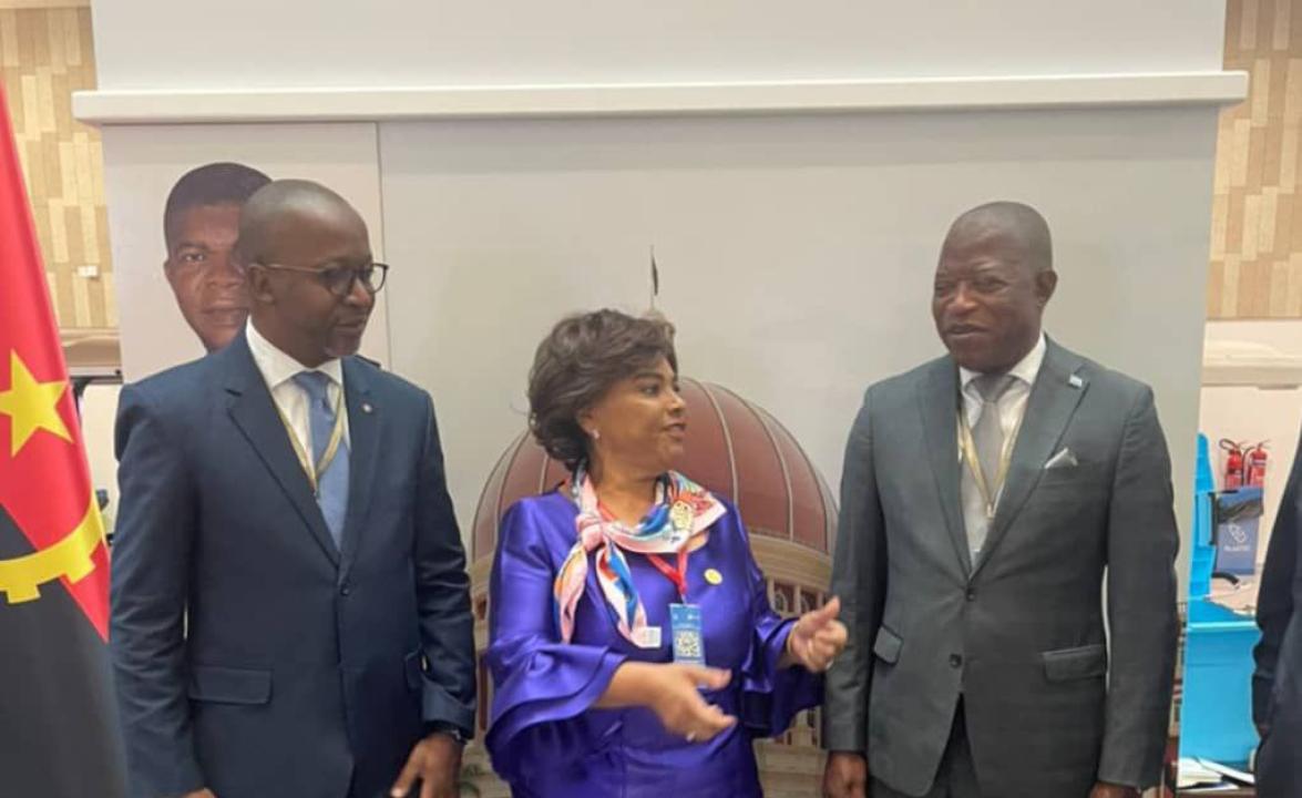 De gauche à droite, Eddy Mundela, 1er Vice Président du sénat, la présidente de l'assemblée nationale angolaise et André Mbata, 1er Vice Président de l'Assemblée nationale congolaise.