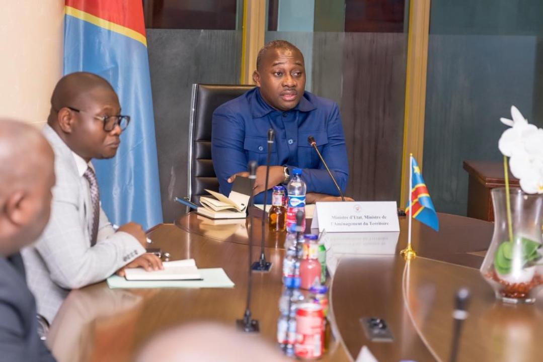 Ministre de l'aménagement du territoire, Guy Loando Mboyo