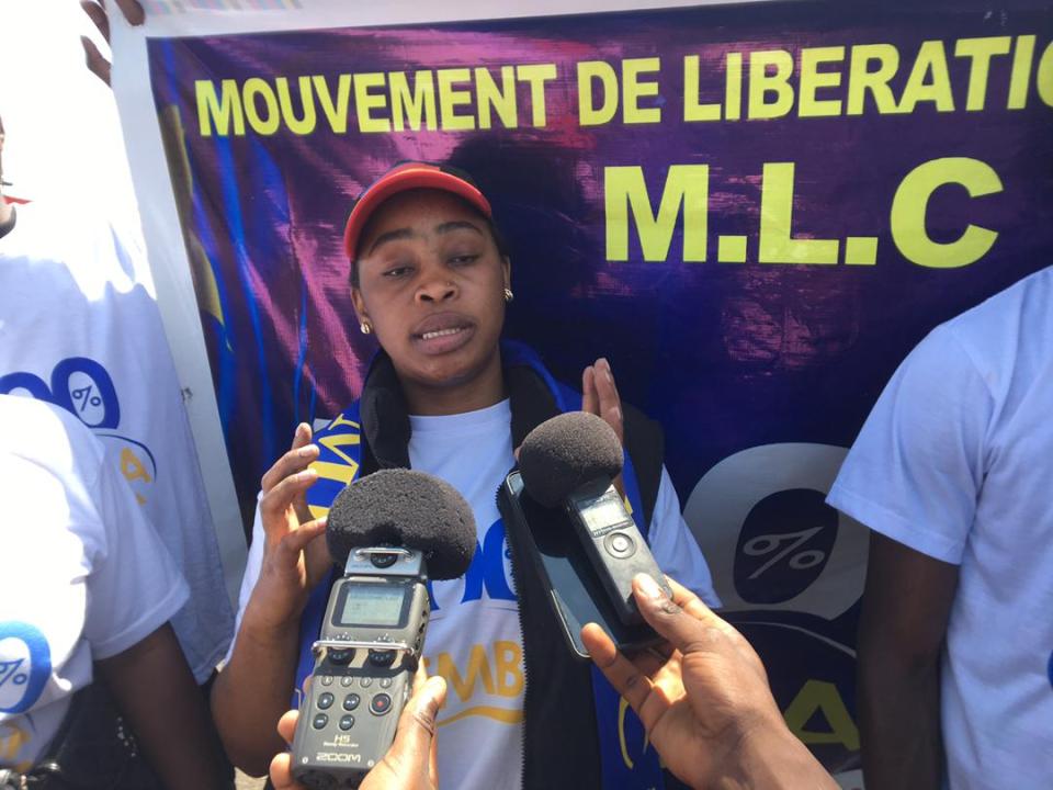 Madame Raissa Magana coordonnatrice provinciale de l'association 100% Bemba au Nord-Kivu devant la presse de Goma