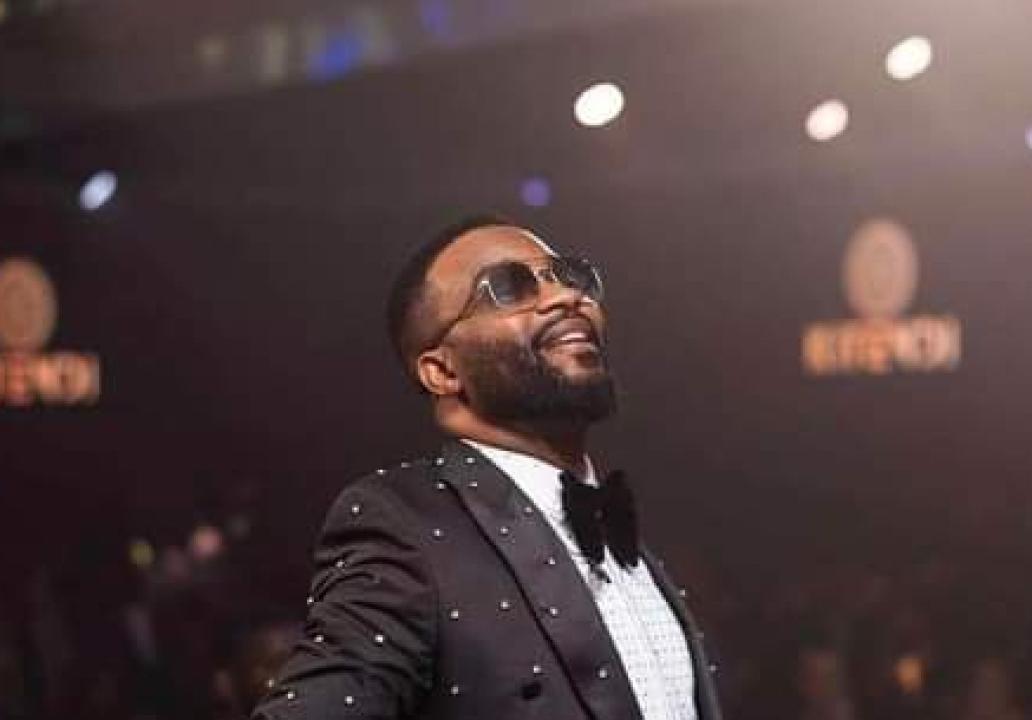 Fally Ipupa lors de son concert au Salon Congo du Pullman Hôtel.